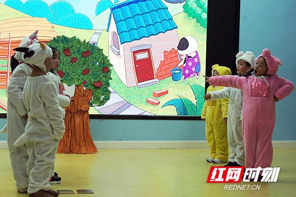 长沙山语城幼儿园：绘本剧迎新年 在表演中成长