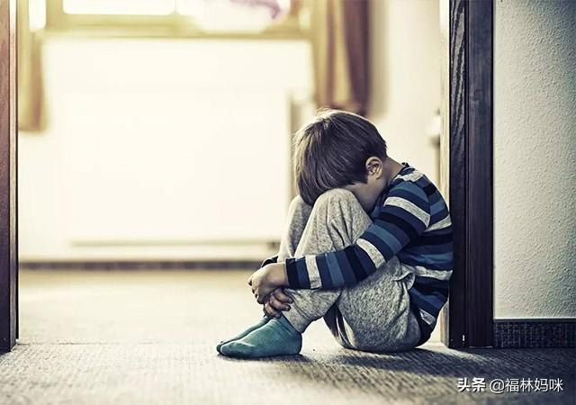 无自信，不自立！这4种做法让孩子越来越自卑，你却没察觉