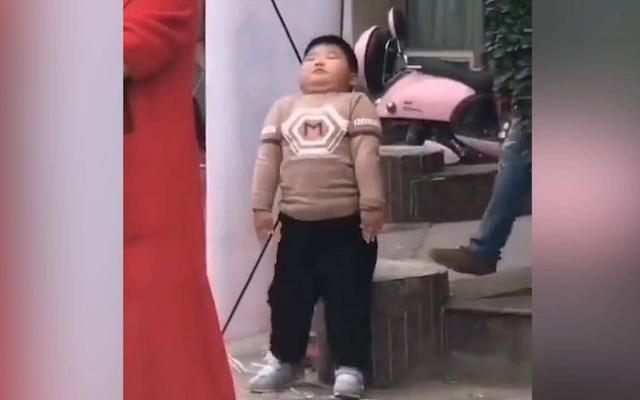 奶奶带出来的灵魂舞者，一听到音乐就控制不住自己，看完不准笑
