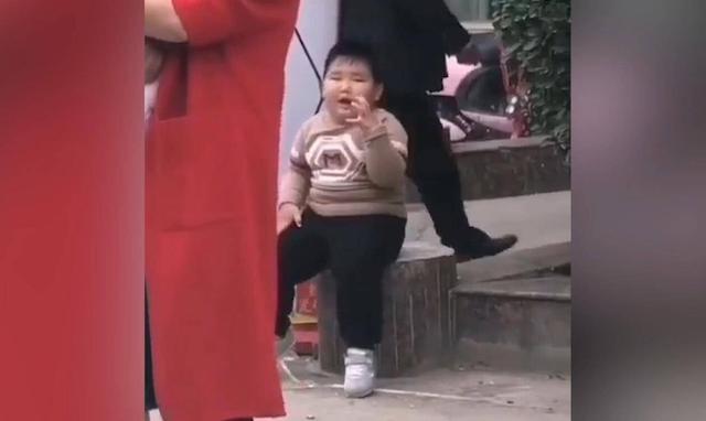 奶奶带出来的灵魂舞者，一听到音乐就控制不住自己，看完不准笑