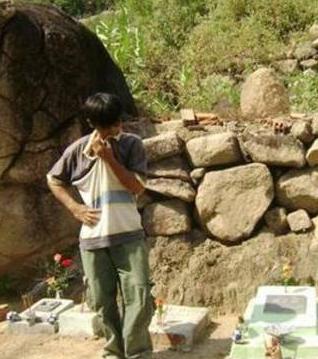 男子15年间埋葬上万具堕胎死亡的婴儿，真正伟大的人
