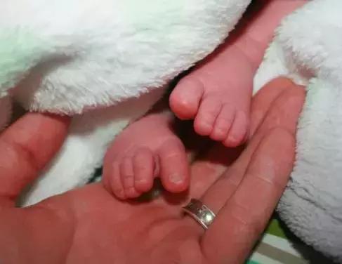 孩子冬天睡觉能不能穿袜子？医生爸爸告诉你真相