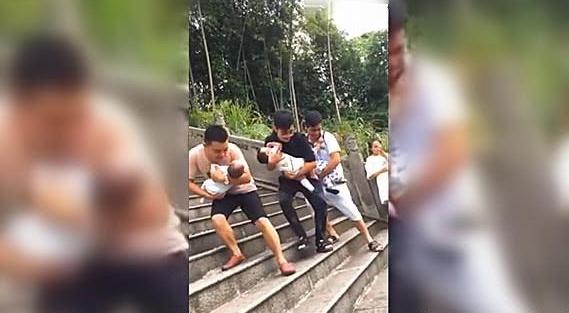 路遇三个奶爸，之后的事让人笑岔气，没想到你们是这样的奶爸