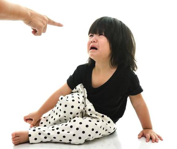 经常冲孩子吼叫的父母，总是在这一步“万劫不复”，父母优劣立现