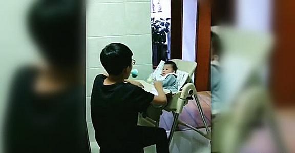 家里有了二胎妹妹后，差12岁的哥哥都是这样哄她的，看后笑岔气了