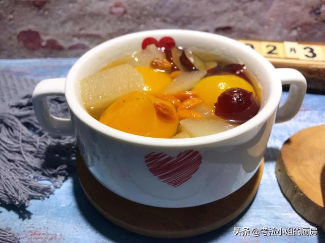 冬天干燥，常给一家老少喝这汤水，清燥润肺止咳，还提高免疫力