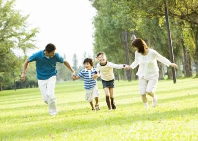 二胎妈妈心酸直言：本想生二胎给大宝作伴，不料却成了一辈子负担