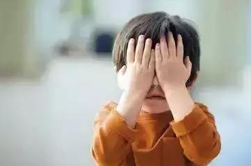 孩子频繁眨眼，不是在卖萌，而是眼睛出问题了！