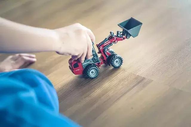 孩子在家谁都不怕，在学校却乖乖的？这样引导或许有效！