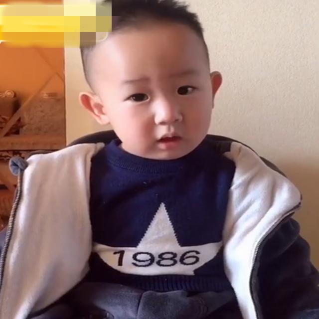 妈妈逗宝宝，说他是捡来的，没想到宝宝如此淡定回应，网友：机智
