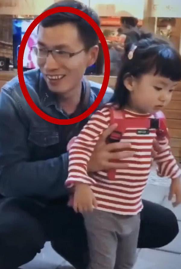 这女儿没法要了：爸爸实行严肃教育，爸爸投降了