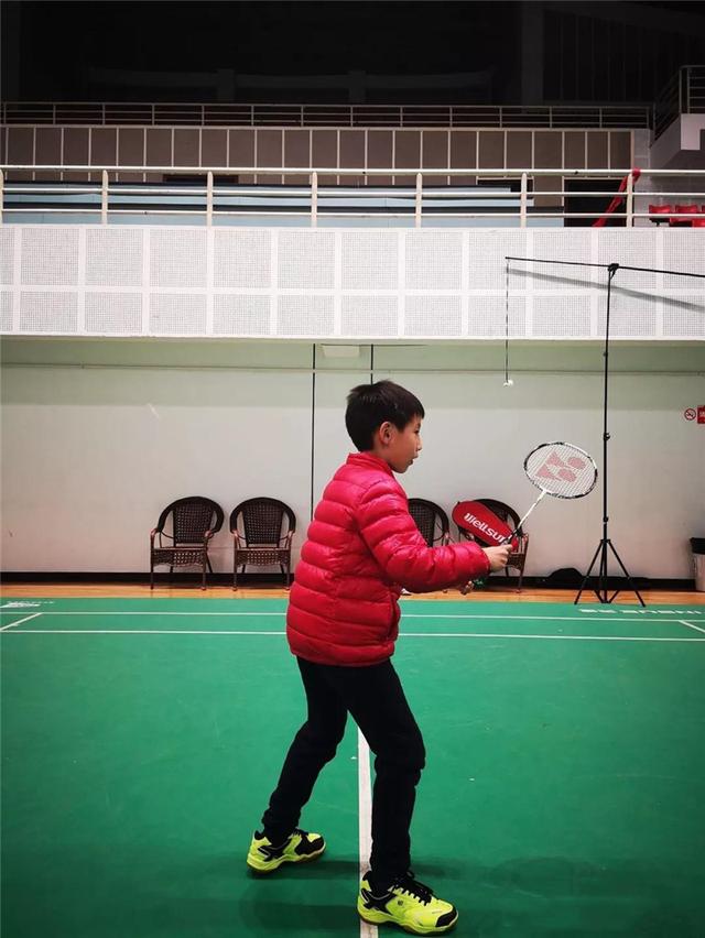 羽毛球如何挥拍？只需5步，青少年羽毛球训练在线课堂教给你