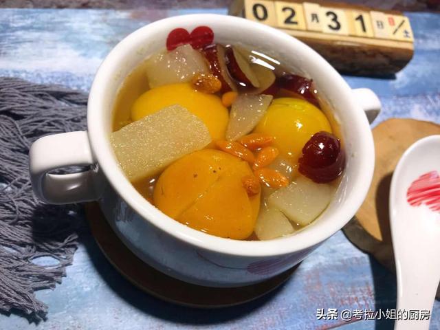 冬天干燥，常给一家老少喝这汤水，清燥润肺止咳，还提高免疫力