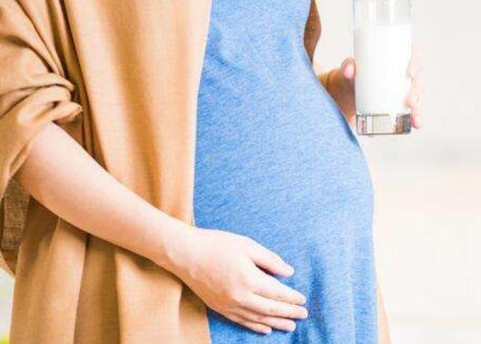 孕妈4个异常表现，很可能是缺钙，为了胎儿和自己，最好及时补钙