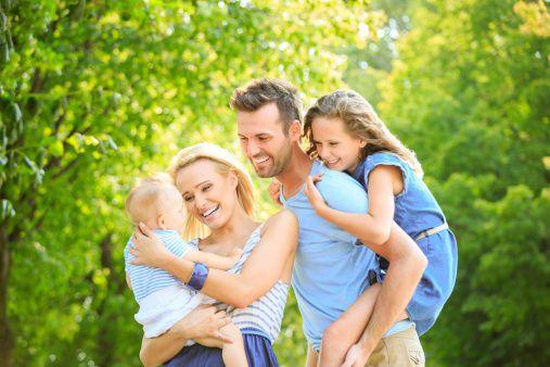 被孩子撞见爸爸妈妈之间的“那点事”，父母该如何化解尴尬