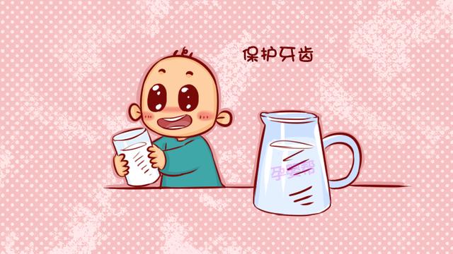 宝宝什么时候开始用水杯好？育儿专家建议：不要晚于这个时间