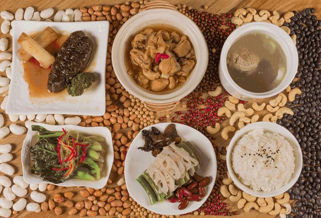 月子期间，什么事情是最难忍的？网友：家人每天给我做六顿饭