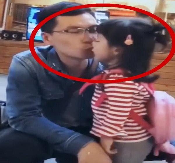 这女儿没法要了：爸爸生气时，她就变成这样了，瞬间把爸爸收服