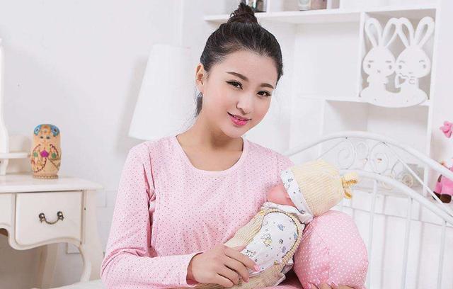 妈妈喂奶时被宝宝咬？宝宝给你的信号你不懂，活该你被咬