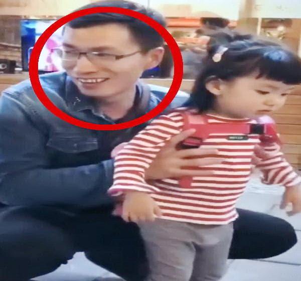 这女儿没法要了：爸爸生气时，她就变成这样了，瞬间把爸爸收服