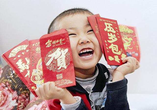 压岁钱该不该交给孩子？宝妈们有这4种观点，你站哪一个？