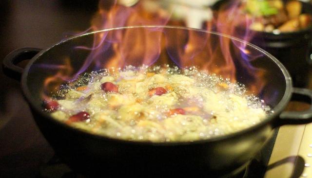 月子期间，什么事情是最难忍的？网友：家人每天给我做六顿饭