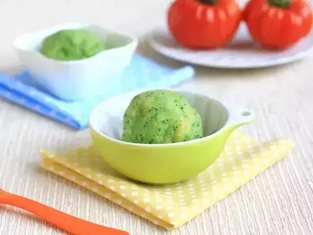 利于宝贝生长发育、提高免疫力的西蓝花辅食来啦！