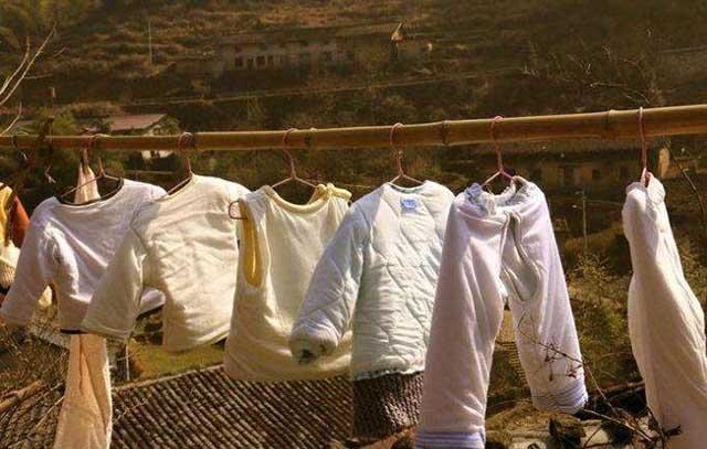 宝宝衣服不能在外面过夜?了解了这三个危害,终于相信不是迷信了