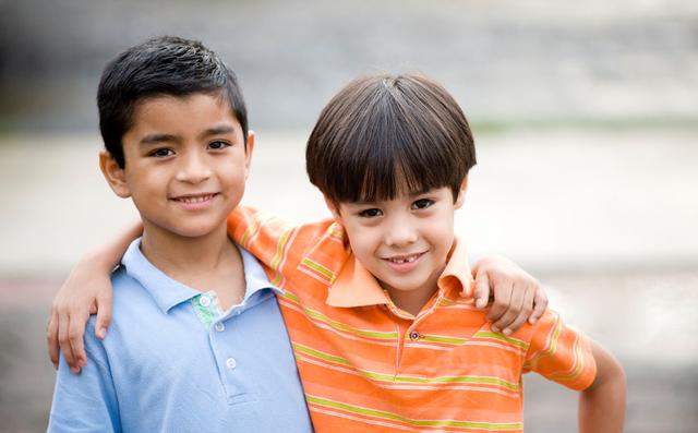 家长最好别给孩子穿这几种衣服，很可能会伤害到孩子健康，别大意