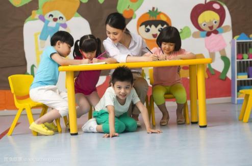 全职太太走出家门，开办幼儿园获得成功