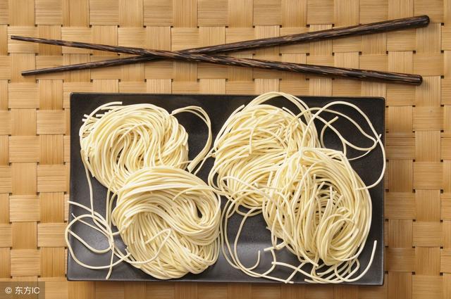 这种面条满满添加剂，你却总是给宝宝吃，坑了他你都不知道！