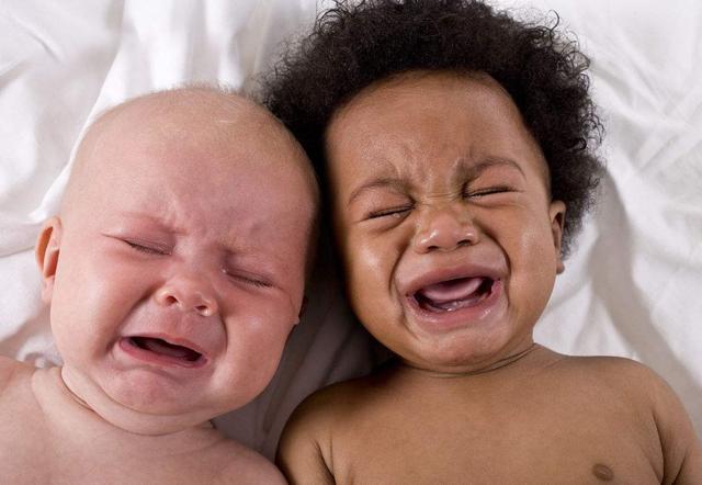 三月抬头，四月翻身：宝宝发育的“里程碑”，家长们可要记住了哦