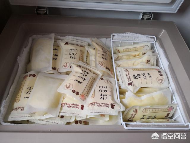 为防止奶量减少，应该规律时间用吸奶器还是等有点涨了用吸奶器？