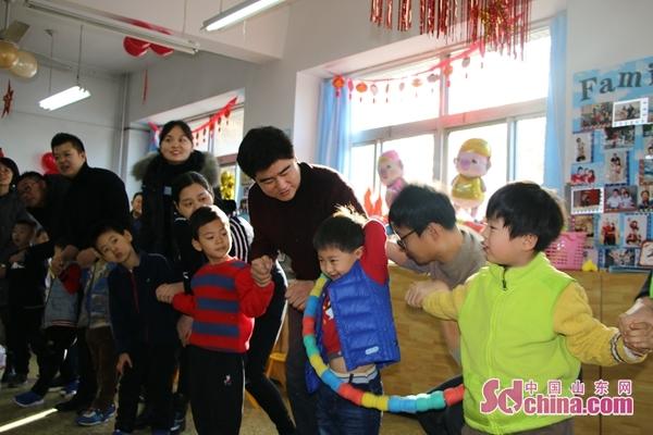 家园同乐庆元旦 载歌载舞共联欢