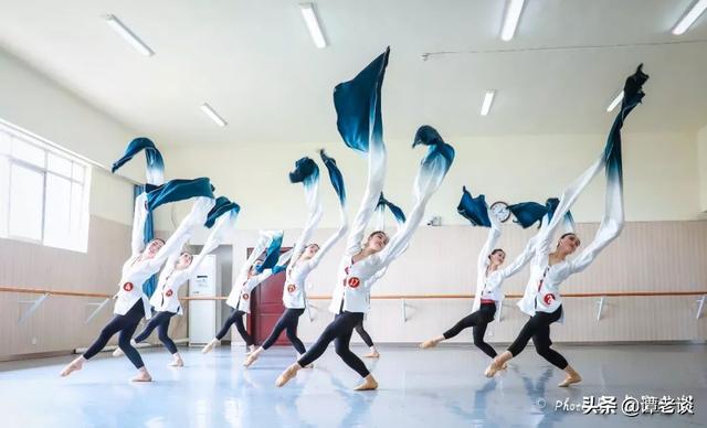 学舞蹈，千万别练成杂技了！