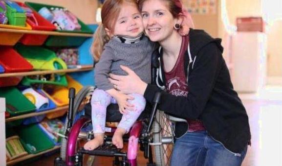 宝宝出生前被诊断骨不全，母亲坚持生下引来一片质疑