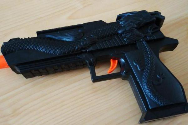 这5种玩具很危险，孩子再想要，也不能给他买！