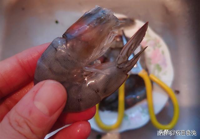 你的宝宝不吃虾？这样做明虾酸酸甜甜，宝宝爱吃哦~