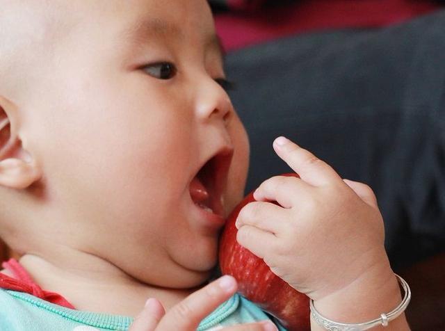 吃水果好处多，但也要牢记这“4个不应该”，才能吃出健康好宝宝