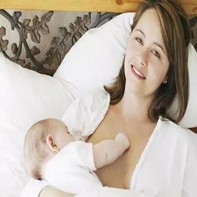 格格：喂母乳的时候遇到堵奶怎么办？月嫂来给你支招，错不了