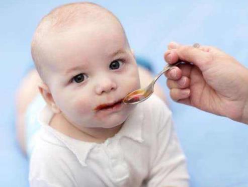 宝宝缺钙影响身体发育,多吃2种菜,多做1件事,补钙快易吸收