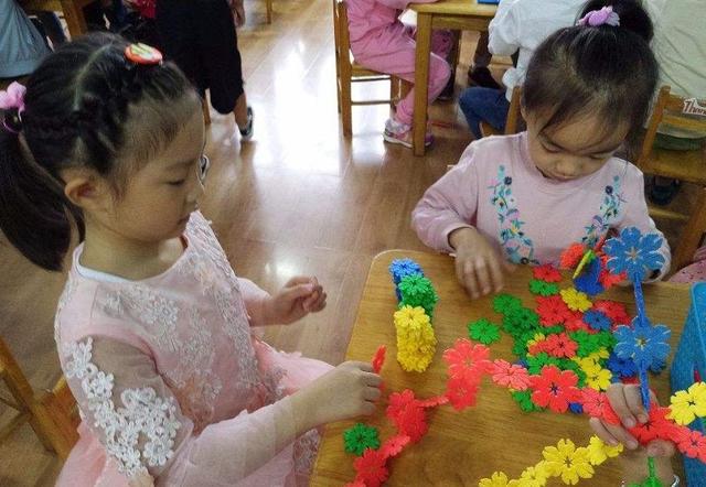 给孩子买玩具也是有讲究的，想要锻炼孩子大脑就给他买这几种玩具