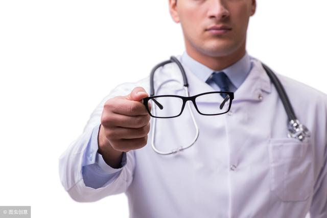 趁寒假做个医学验光，以免给孩子带上不该戴的眼镜