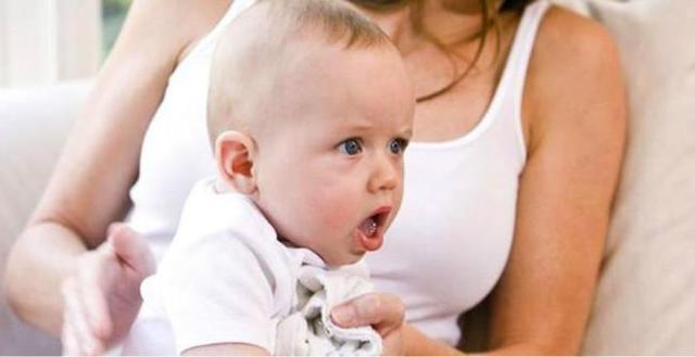 格格：宝贝吃个橘子把Ta酸的，这表情太逗了！火爆全网啊~