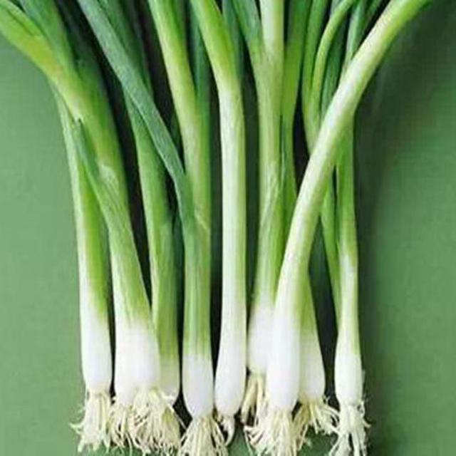 格格：顺产宝宝三个月了，正在哺乳期，可以吃葱吗？为什么？