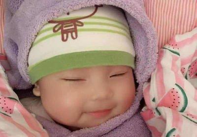 半岁宝宝时常在梦中大笑，奶奶察觉不对劲，检查后宝妈瘫坐在地上