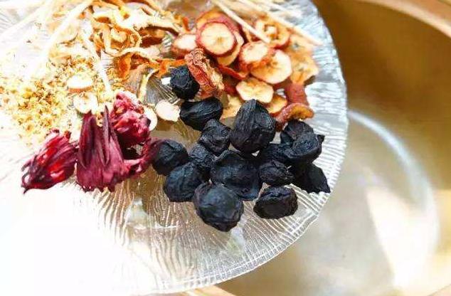 这汤要常给孩子喝，再贵也不要省，润肺去火，孩子冬季少感冒