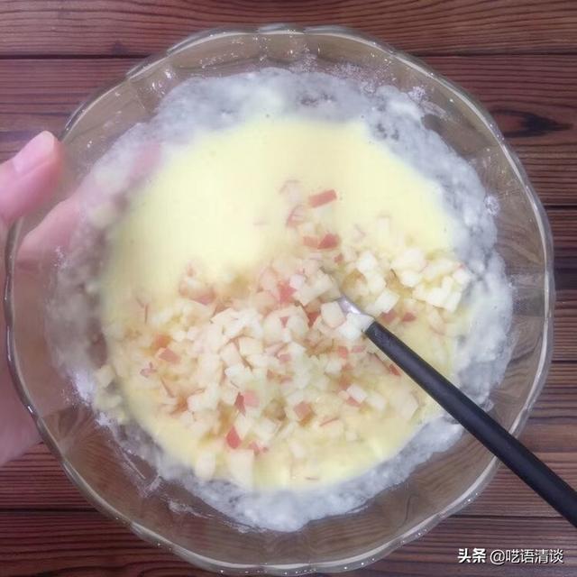 奶香苹果蛋饼，哈哈哈哈哈，这波苹果吃法实在太妙