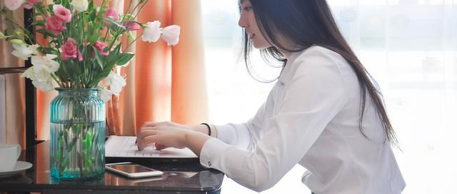 职场妈妈几时断母乳？主要有三种情况，第一种情况提前给宝宝断奶