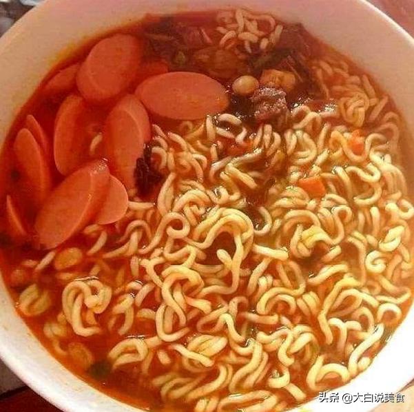 4位保姆来应聘，每人做了一道面条美食，第3位保姆来搞笑的吗？
